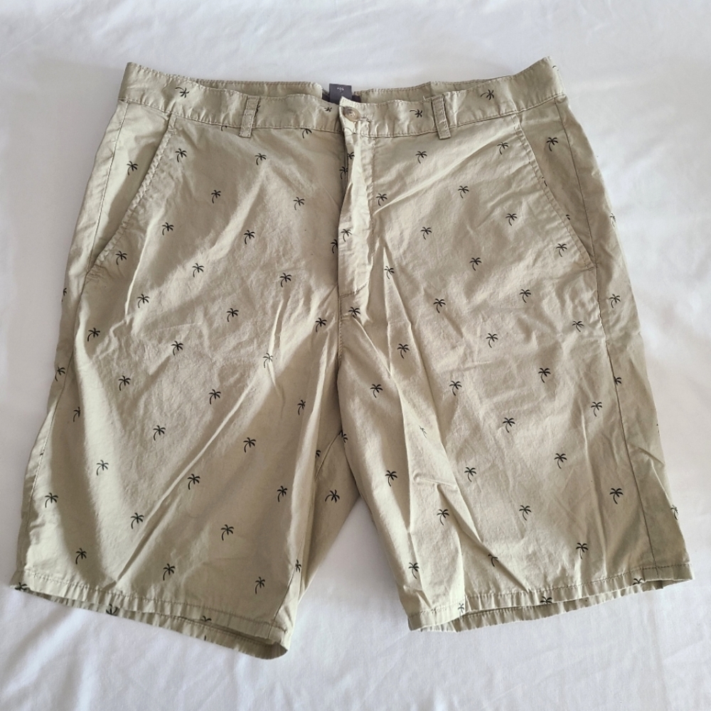 H&M Palm Tree Shorts Regular Fit